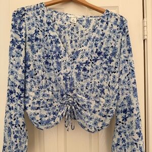 Women's H&M Blue Floral Cropped Long Sleeve Blouse | Size Large